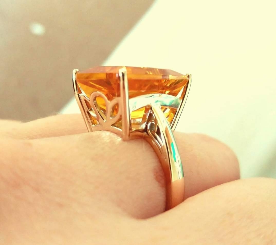9ct Yellow Gold Cocktail Ring set with Emerald Cut Citrine