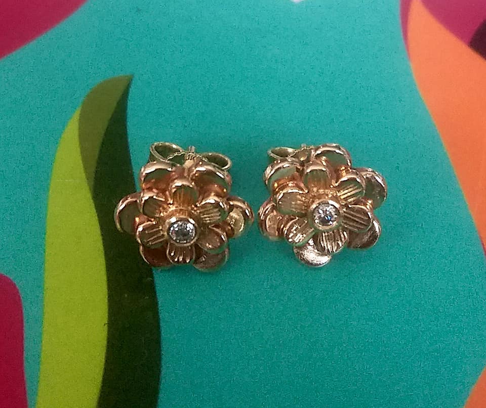 9ct Yellow Gold Flower Stud Earrings set with Diamond