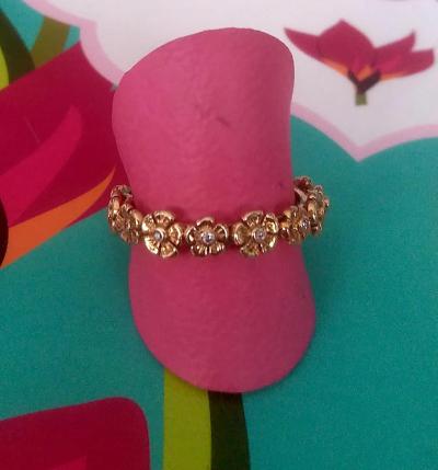 9ct Yellow Gold Floral design Ring set with Diamonds