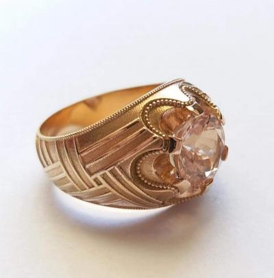 9ct Yellow Gold Gypsy style Morganite Ring